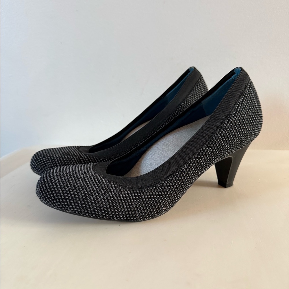 Betabrand Late to the Gate Black Grey Women's Heels Size 9.5 Memory Foam Insole